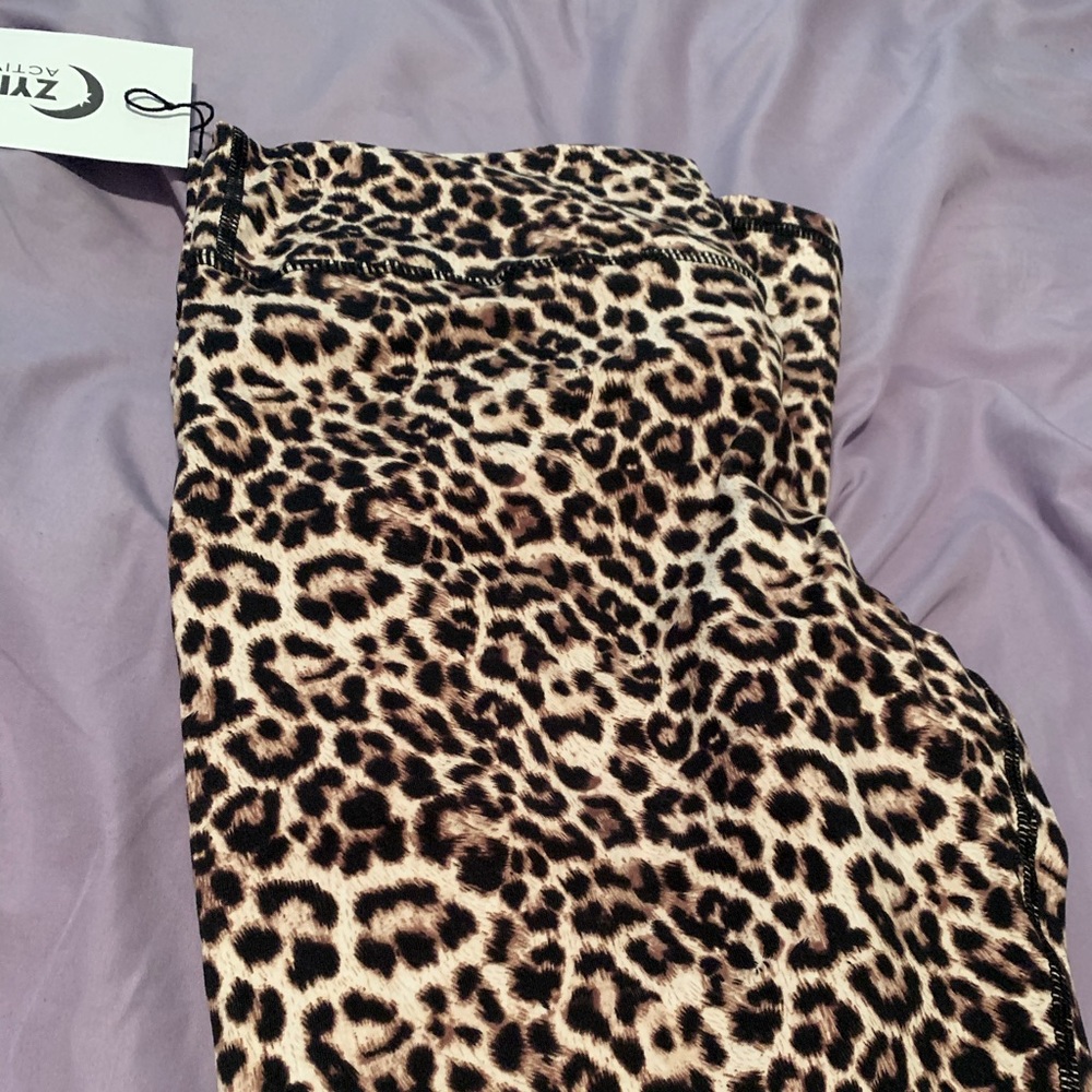 Zyia leopard scrunch brilliant leggings